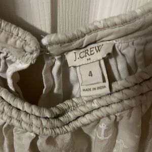 Women’s sleeveless dress top.